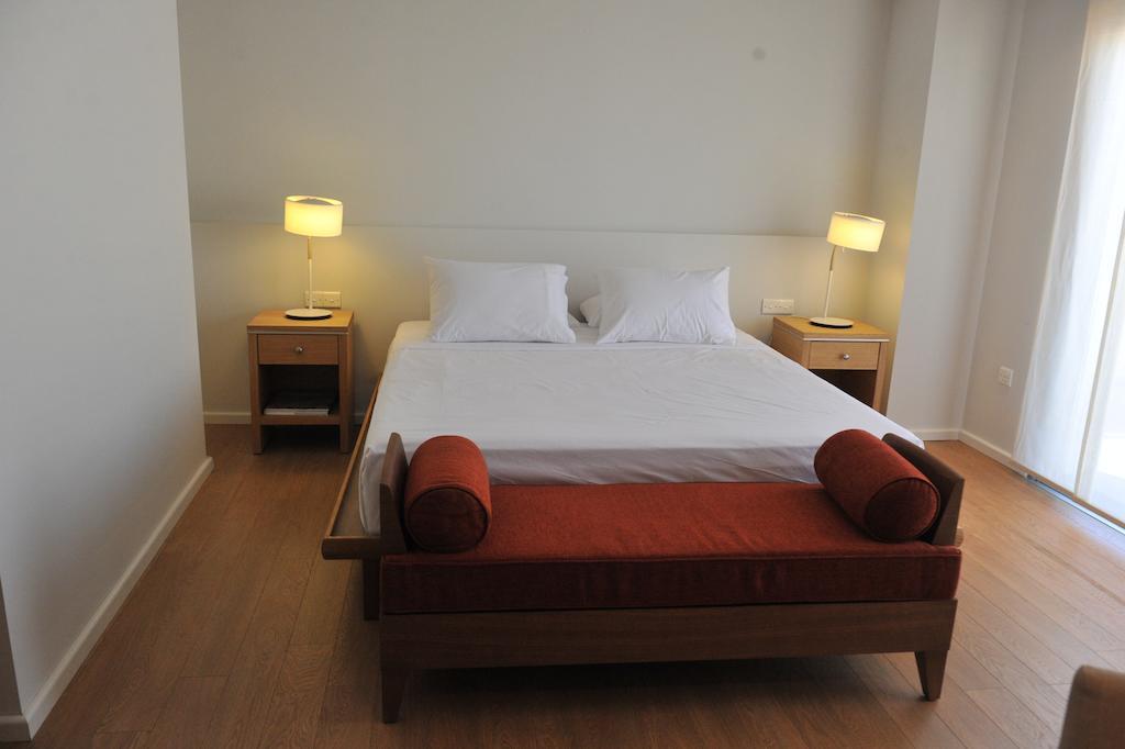 E-Hotel Larnaca Resort & Spa Perivolia Room photo
